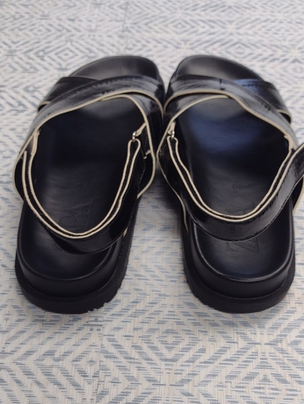 Zara Black Patent Cross-Strap Slingback Sandals,Comfortable and soft. - Picture 4 of 16